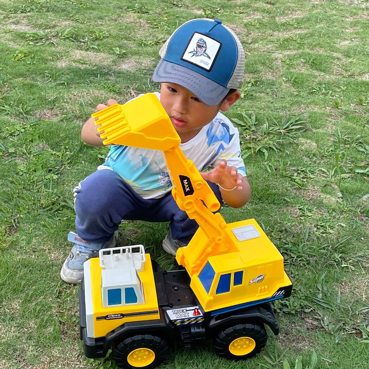Waldeal Boys' Shark Trucker Hat, Adjustable Mesh Snapback Baseball Cap