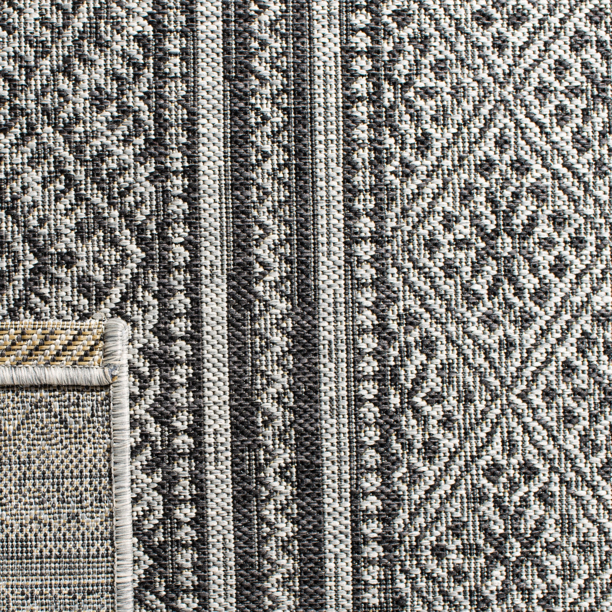 SAFAVIEH Courtyard Eric Geometric Chevron Indoor/Outdoor Area Rug, 5'3