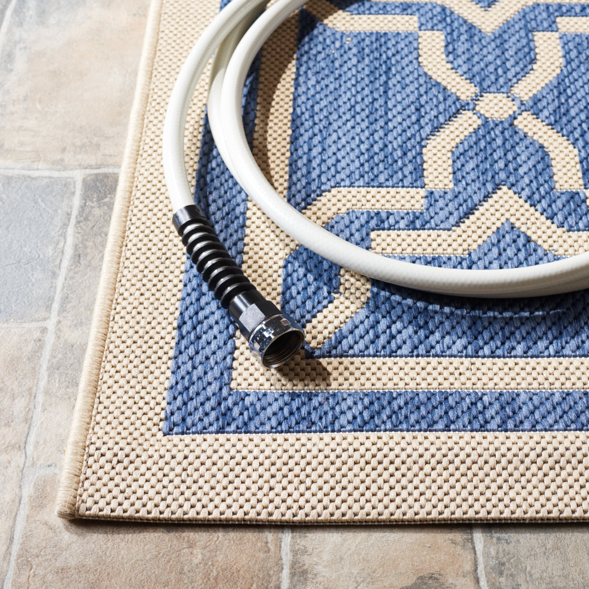 SAFAVIEH Courtyard Allison Geometric Bordered Indoor/Outdoor Area Rug,